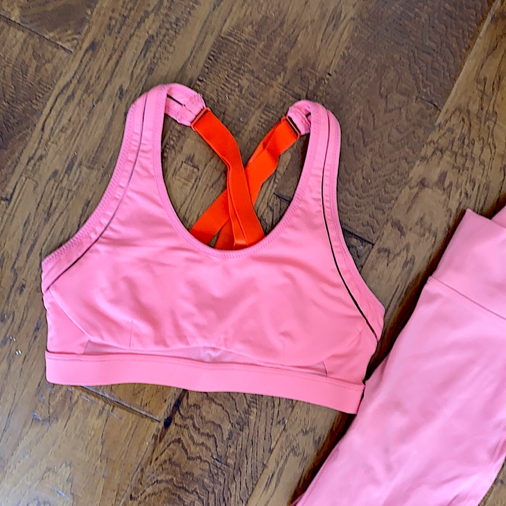 Fabletics athletic top bubblegum pink gently used  size: M